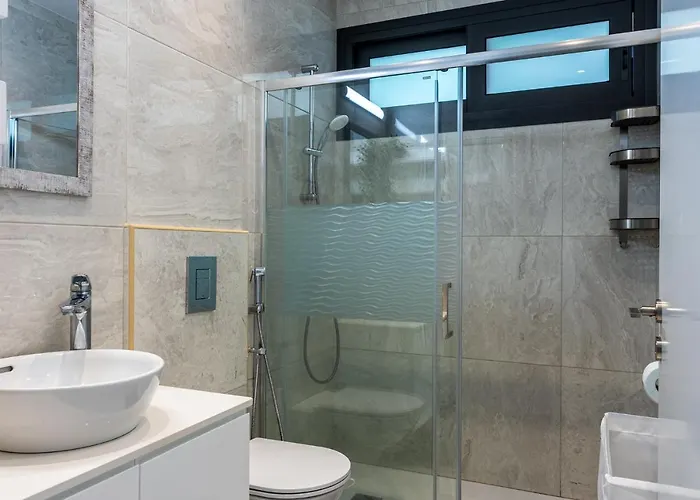 Bonne Heure 1-br In アパート ラルナカ